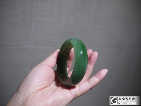 晒晒自己很喜欢的很有特色的镯子和一个挂件_白玉手镯挂件碧玉和田玉