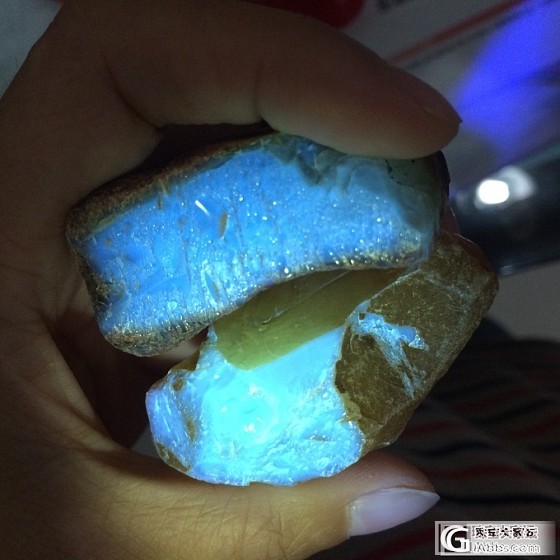 请问二块原石有问题吗？_蜜蜡打磨原石