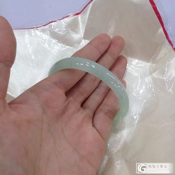 几条美美的贵妃手镯_翡翠