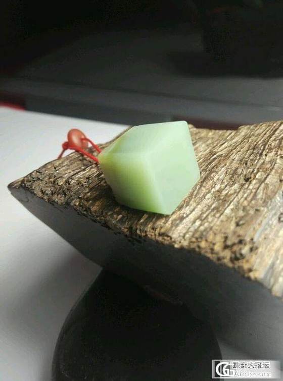 俄老坑鸭蛋青印纽，大家看怎样_玉石