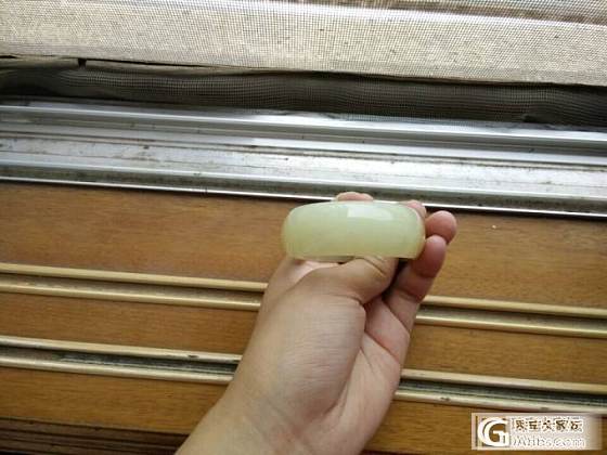 我是和田玉贵妃手镯~拜托拜托~快带走我吧~只要4800~就可以把我带走了~_玉石