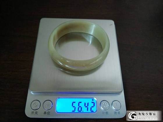 我是和田玉贵妃手镯~拜托拜托~快带走我吧~只要4800~就可以把我带走了~_玉石