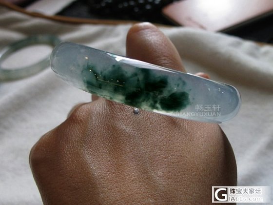 【珑藏出品】畅玉轩春节年货街翡翠A货高冰化地飘花镯_翡翠