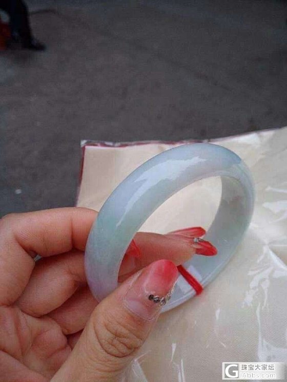 第一眼就爱上的春彩镯还是最钟意的小轮胎当然价格特别美好的说_翡翠