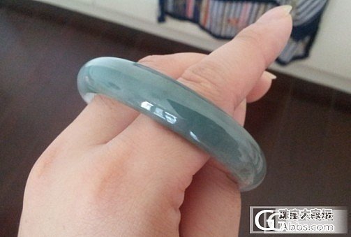 转让一只58圈口的翡翠镯子_翡翠