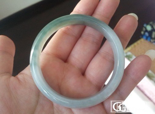 转让一只58圈口的翡翠镯子_翡翠