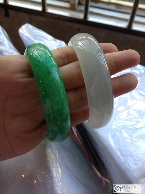 两只漂亮的手镯，大家来看看，不看后悔哦，看了更后悔_翡翠
