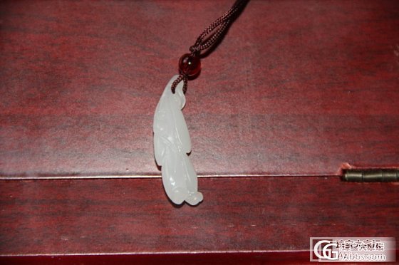 都是几年前买的，也不懂，和田玉的吊坠和手链，随评！_和田玉
