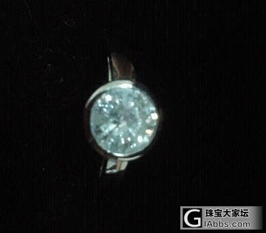 转一个一克拉真钻女戒，8000元哦。。。终于拍照了，上实物图图喽哈_莫桑石钻石