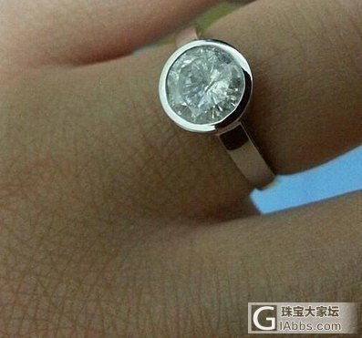 转一个一克拉真钻女戒，8000元哦。。。终于拍照了，上实物图图喽哈_莫桑石钻石