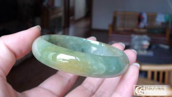 新入的镯子，大家帮忙看看哈。_翡翠