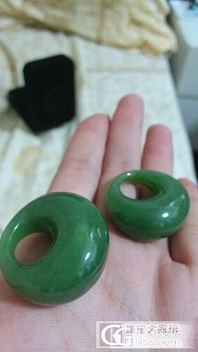 晒两只木鱼碧玉坠_碧玉