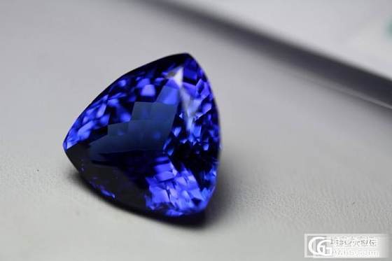 华润珠宝 天然极品的天鹅绒蓝色坦桑石戒面 22.55克拉_宝石