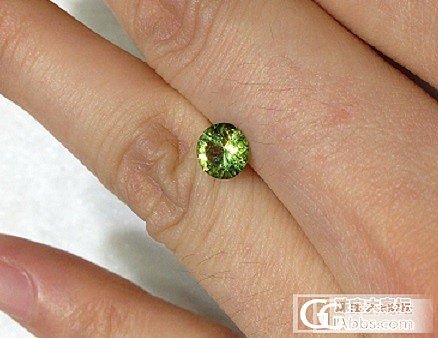 这翠榴石的色散真的没话说！_刻面宝石石榴石