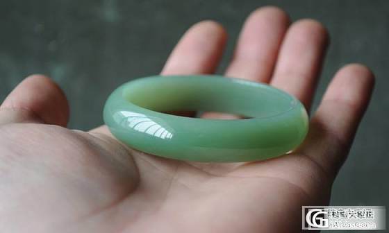 十分细腻的两支鸭蛋青手镯内径53与55_玉石
