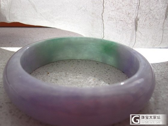天气很好，艳阳高照可是大北风呼呼刮着，春彩很美_翡翠