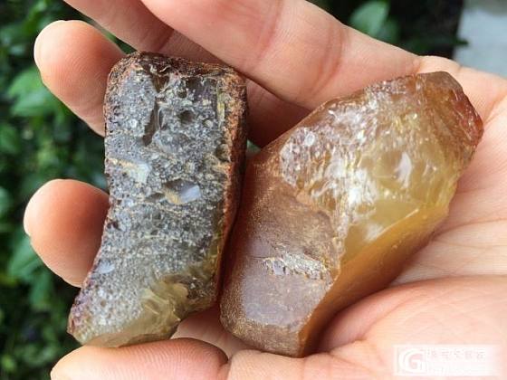 二块原石的变形_打磨蜜蜡