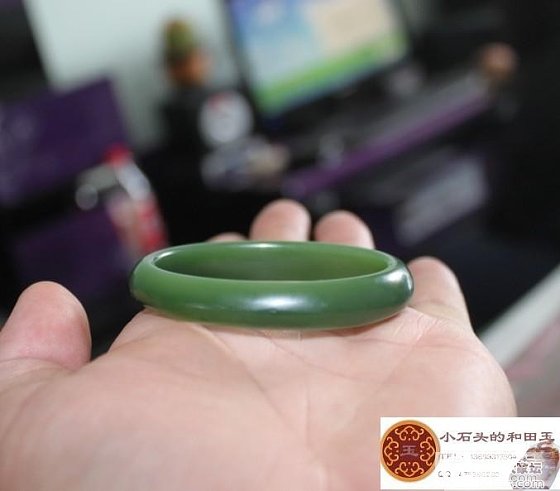 请教给我 本来想买一款玉贵妃镯 淘宝看到，这个性价比如何？_碧玉