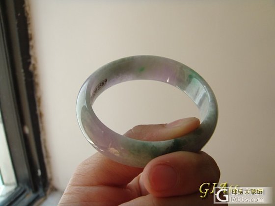 行家帮忙看看，这只镯子品质怎么样，价值多少？_手镯翡翠