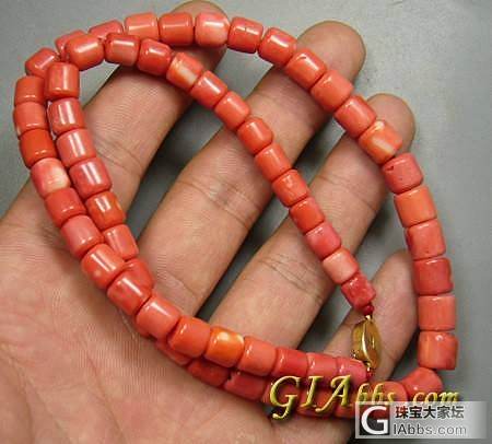 又找了一条珊瑚项链出来_珊瑚