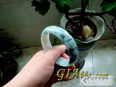 大家帮忙鉴定下这个翡翠手镯怎么样？_翡翠