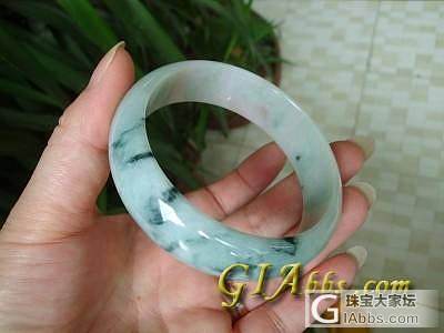 大家帮忙鉴定下这个翡翠手镯怎么样？_翡翠