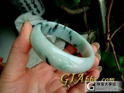 大家帮忙鉴定下这个翡翠手镯怎么样？_翡翠
