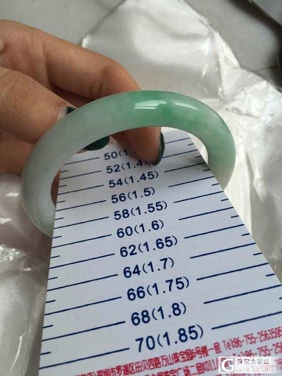 果绿圆条镯子。。还是镯子。。。正装完美 中小五能入吗。。。_翡翠