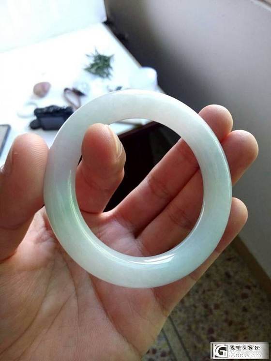看上一款小口径翡翠，价格小中四 （再补图机几张）_翡翠