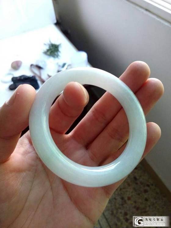 看上一款小口径翡翠，价格小中四 （再补图机几张）_翡翠