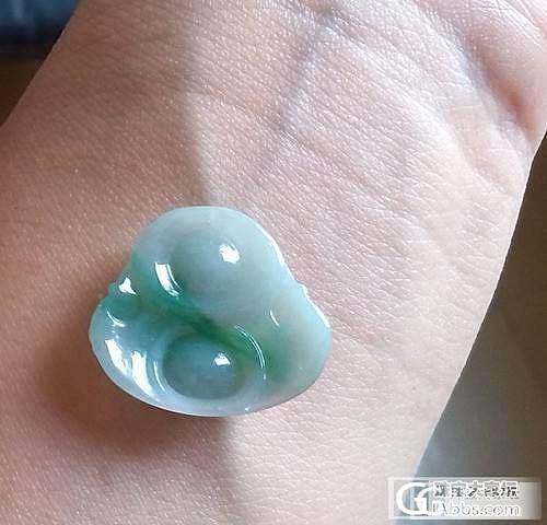 天然缅甸翡翠辣绿坐佛_翡翠