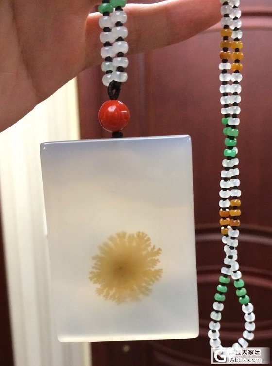 看看我这翡翠链子品质如何，个人感觉颜色和水头还行。_翡翠
