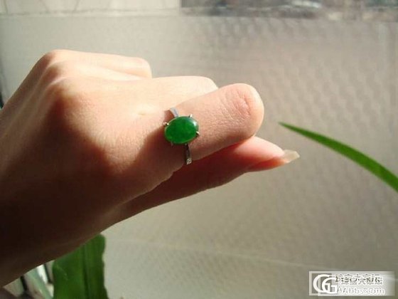 发个妈妈十多年前商场买的绿蛋戒指，求大师小师们点评_翡翠