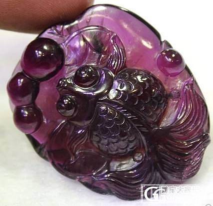 紫牙乌金鱼吊坠_石榴石