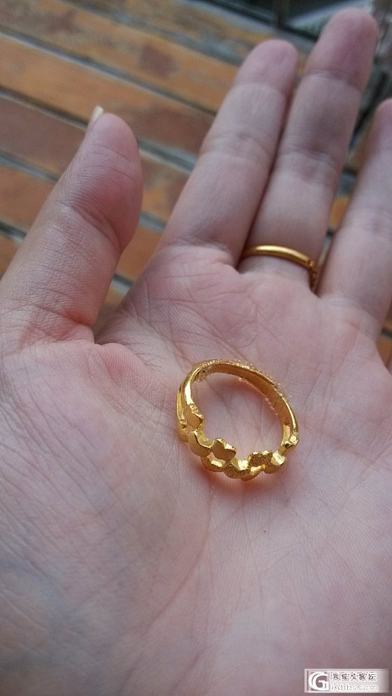 亚马逊买的周大福戒指，给闪还闪！_戒指金