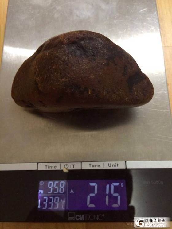 高手给看看 这两块大料 是什么蜜蜡 那个价值高 大概克价_有机宝石