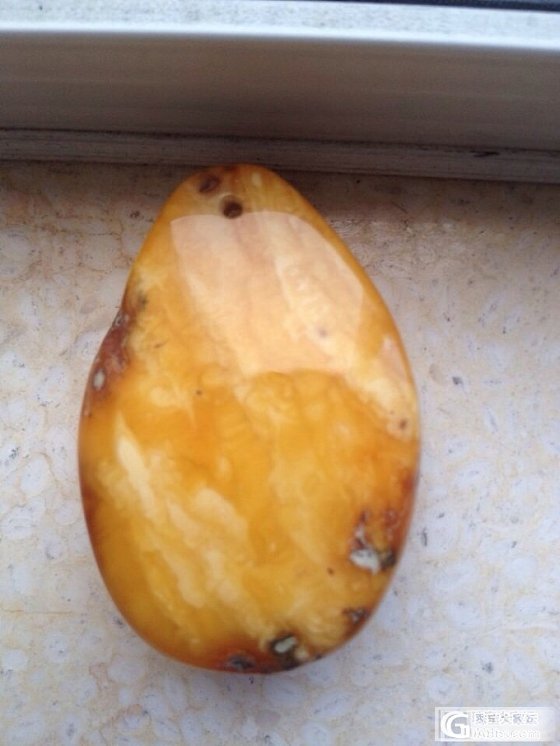 谢谢大家求砸金币，9.92克鸡油黄水滴随形蜜蜡吊坠，求大家帮忙看看！鉴定下！_蜜蜡