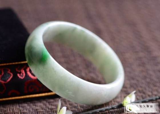 【瑶瑶】翡翠A货--糯种带绿贵妃手镯（54.5）_翡翠