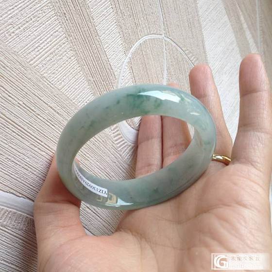 大仙们，这个镯子求估计啦_翡翠