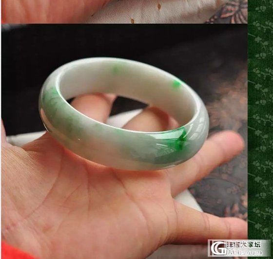 高手看看这个镯子多少钱入合适_翡翠