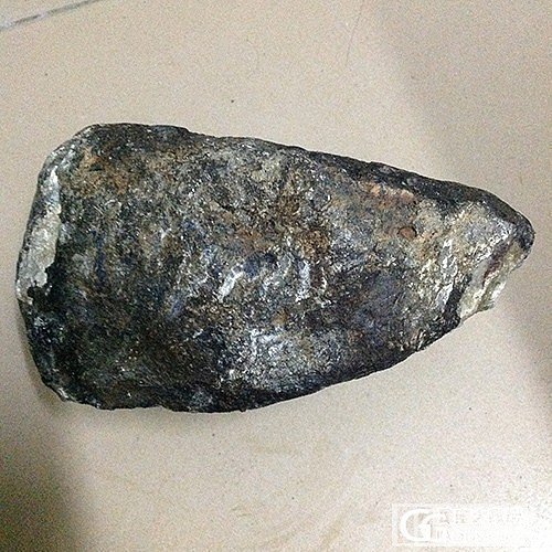 今天过平洲开晴水料，结果手痒买了块石头回来，洗干净后发现又打水飘了（开奖：水石）_半成品翡翠