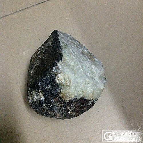 今天过平洲开晴水料，结果手痒买了块石头回来，洗干净后发现又打水飘了（开奖：水石）_半成品翡翠