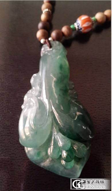 各位大虾帮忙看下这块翡翠坠子多少可以下手~_翡翠