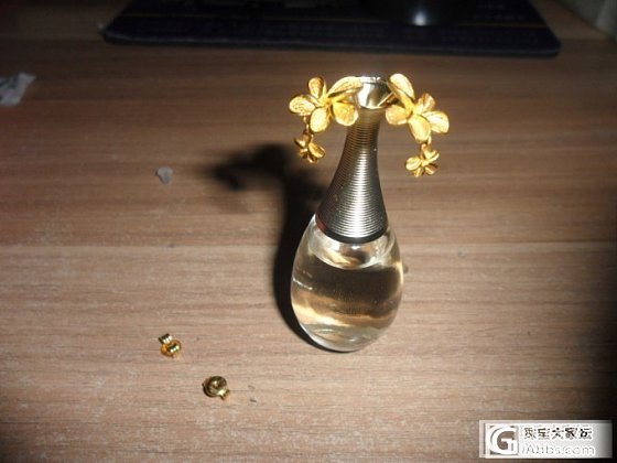 周大福拉丝小花耳钉300一克，包顺丰，不出了，去换东西_金
