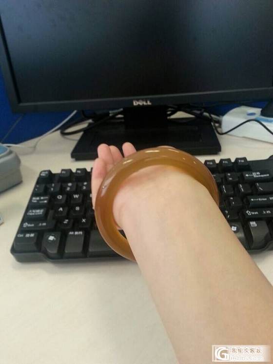 来看看我入的黄色玉髓镯子吧，哈哈_玉髓
