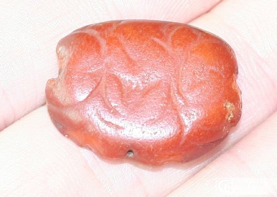 蜜蜡手串戴久了会变深吗？_蜜蜡