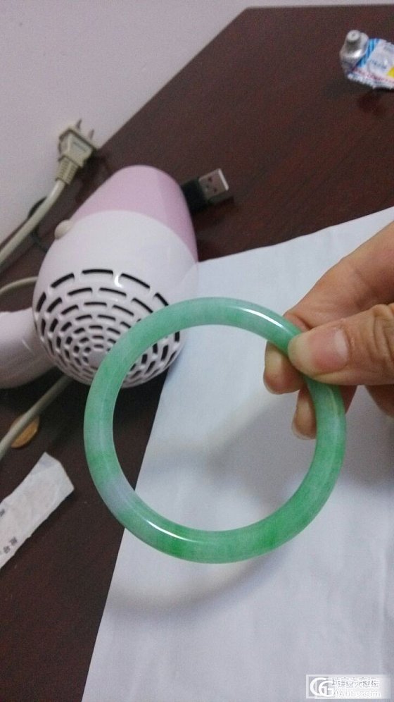 这个镯子怎么样，早年买的，属于哪个种的，大侠门帮忙看看_翡翠