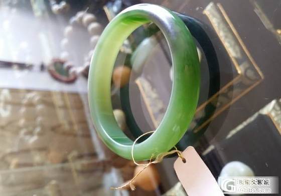 第一次购买的镯子，全方位拍摄，版主让我通过吧，大侠们多评评，我小心脏坚强的痕..._碧玉