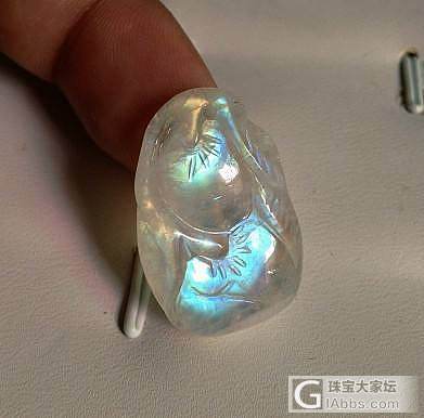 彩虹月光石大家爱，可是这样的手镯是彩月光呢还是就是拉长？_月光石手镯花件拉长石珠串