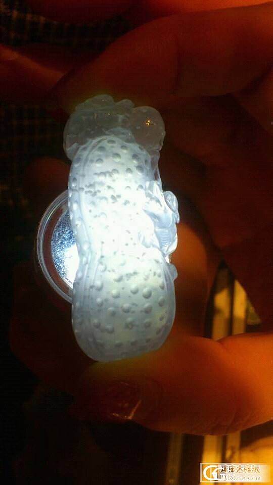 新上图-请大家看一下这块花生吊坠值不值得入手？_翡翠